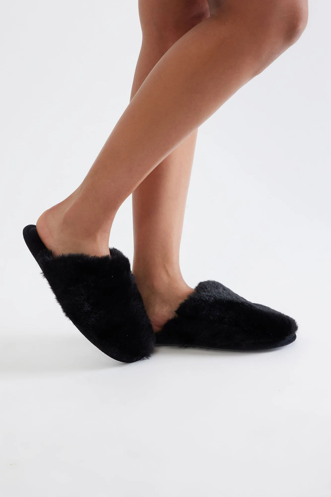 All Fuzzy Slippers - Black