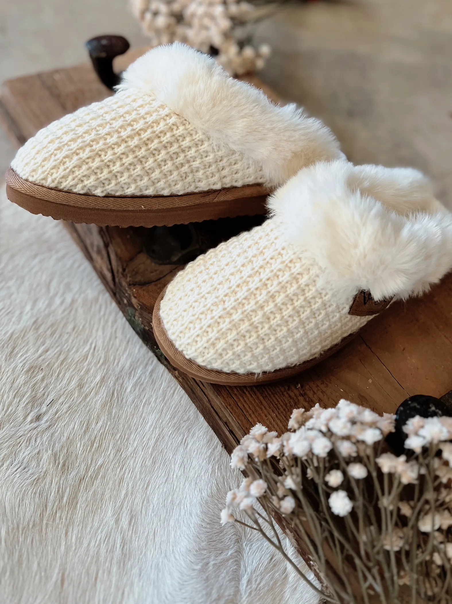 Very G Cream Sweater Knit Fuzzy Slippers